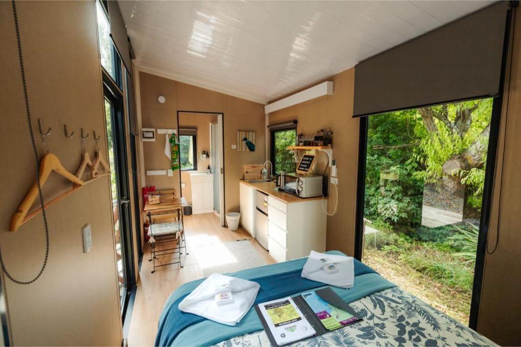 Pekapeka Tiny House By Tiny Away Villa Owaka Exterior photo