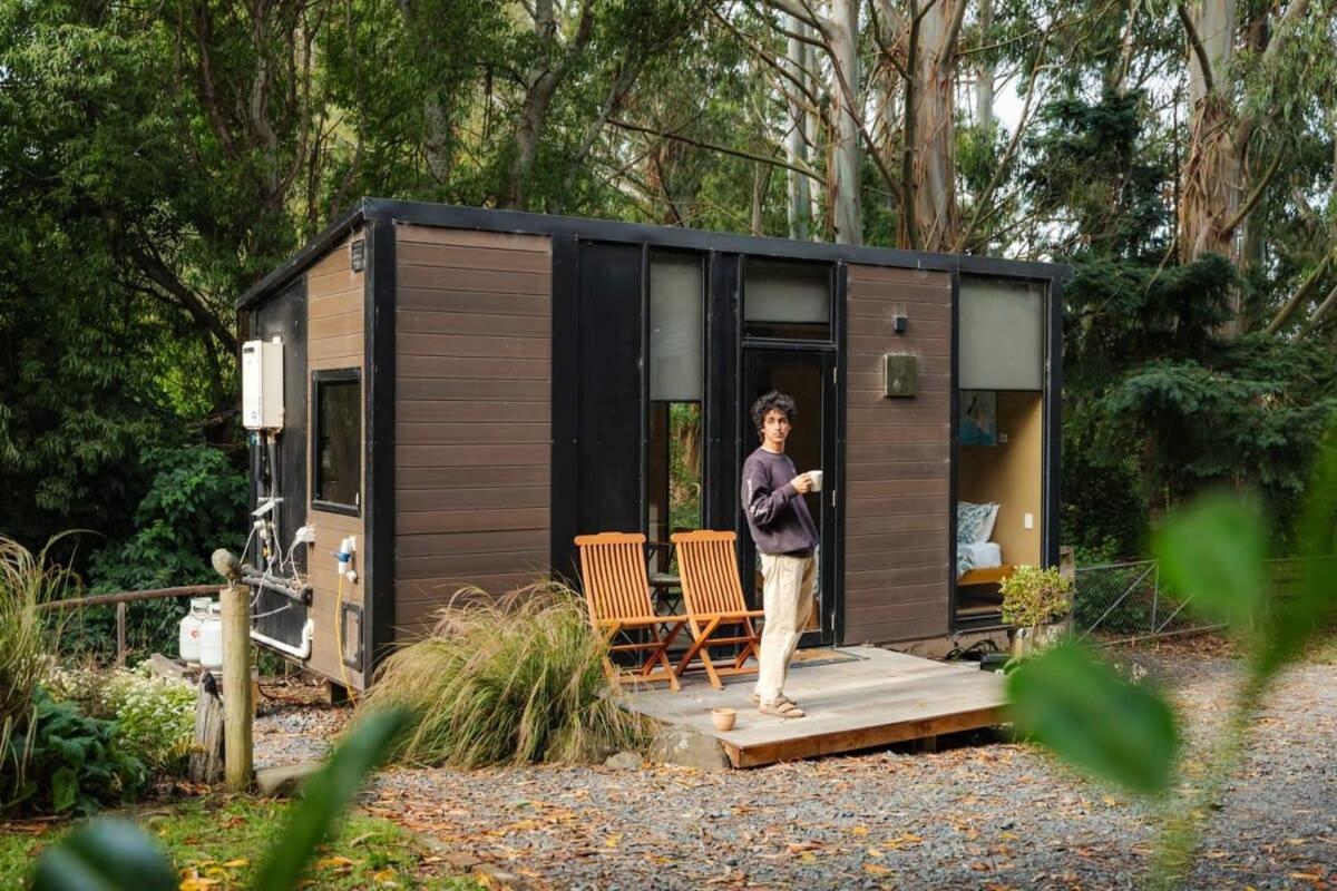 Pekapeka Tiny House By Tiny Away Villa Owaka Exterior photo